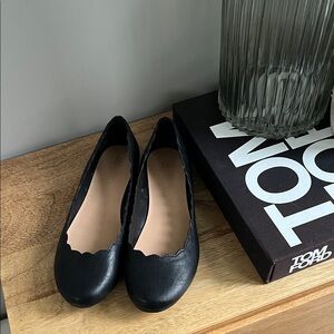 LC Lauren Conrad Scalloped Flats